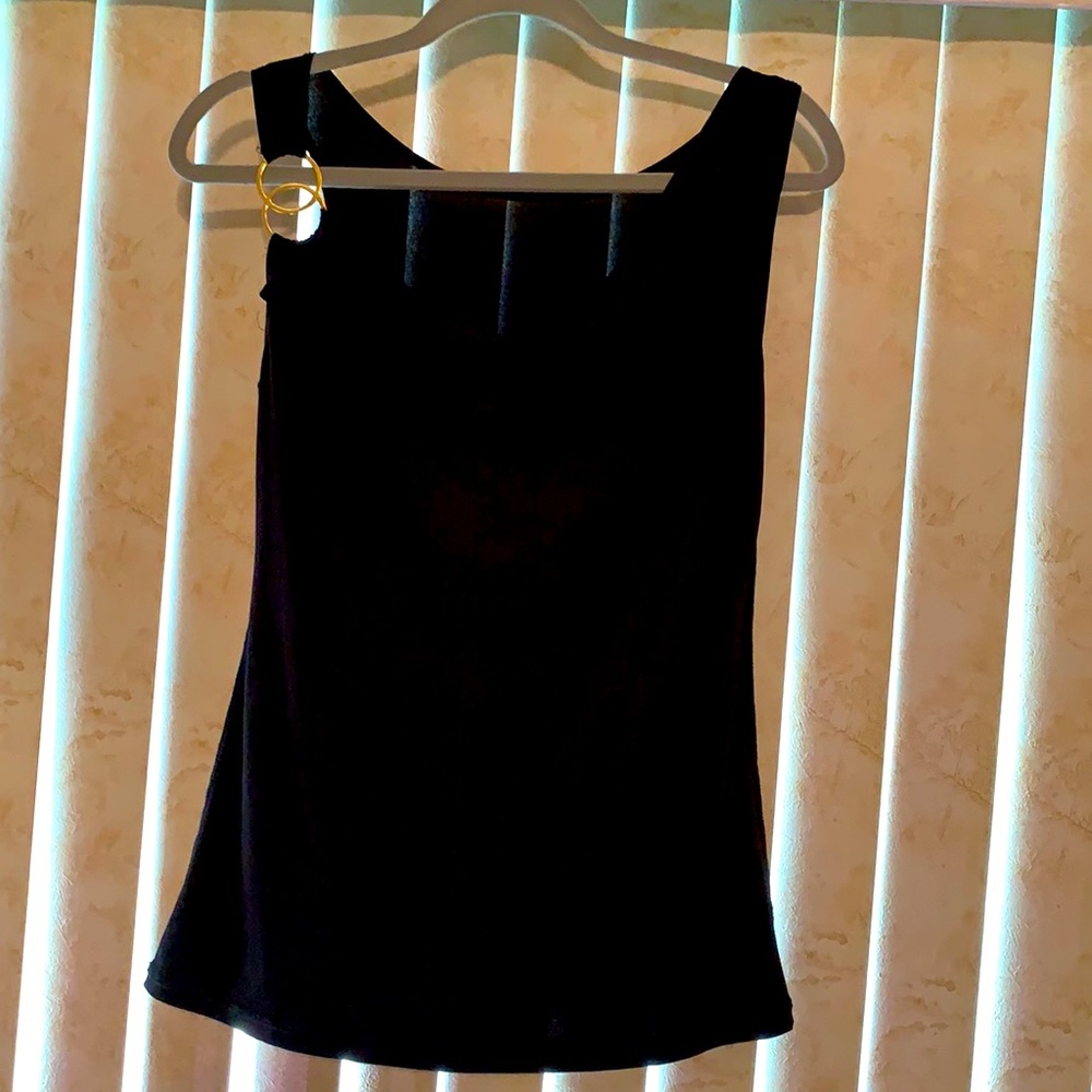 Blouse for a women.no tag but it’s new.